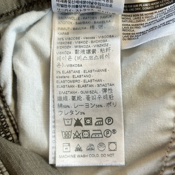 Levi's | Women’s Green Camo Off Duty Drawstring Elastic Waist Jogger Pants Sz L - Picture 3 of 15